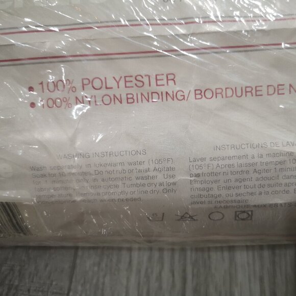 Beacon Salem 100% Polyester Ivory Double Size - 72" x 90" Blanket - Picture 3 of 3